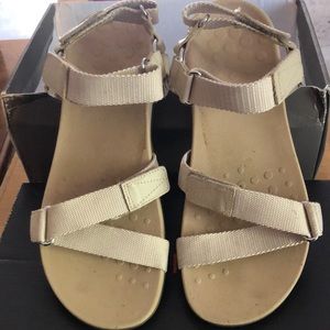 Vionic Candace sandals